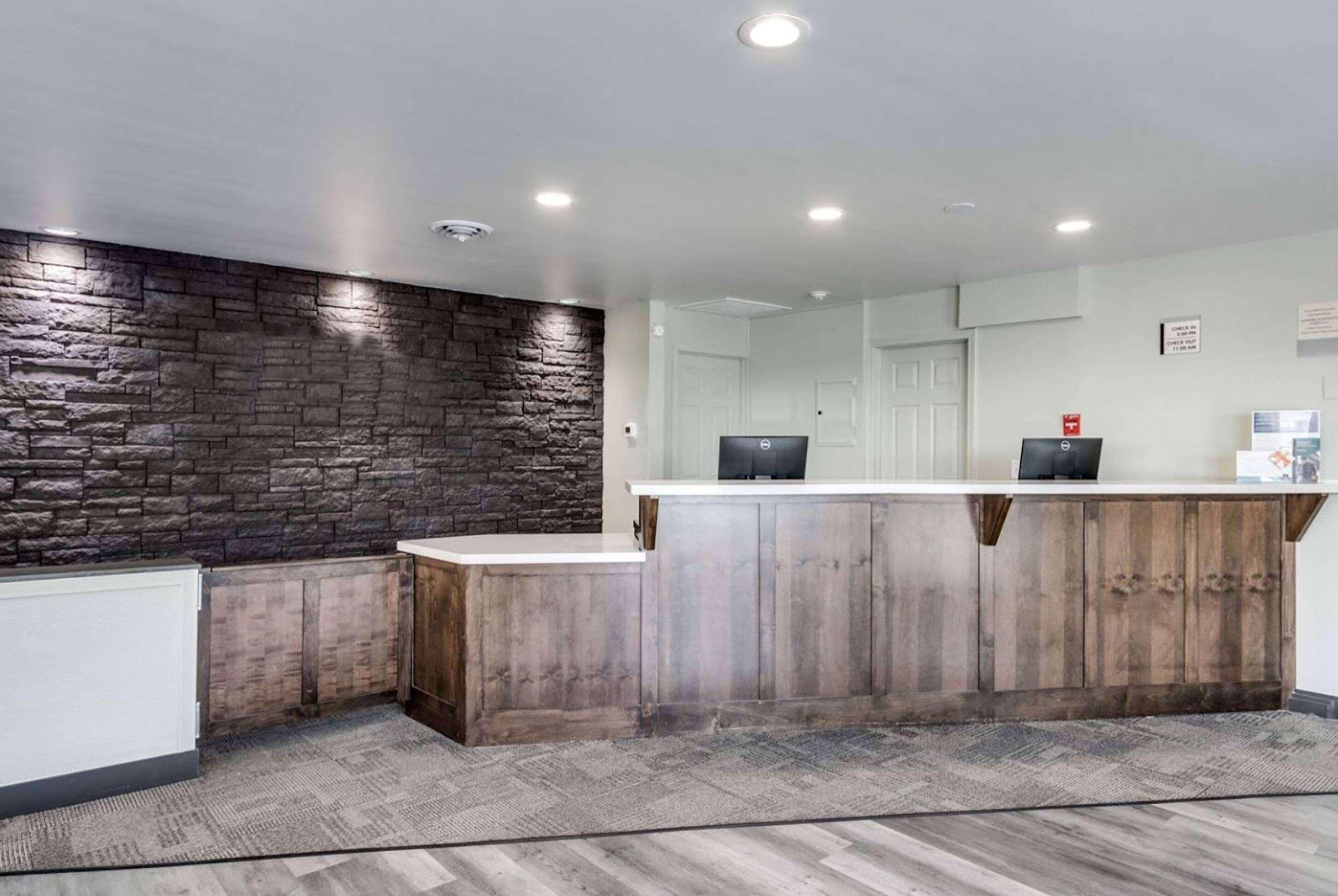 Days Inn & Suites By Wyndham Spokane Esterno foto