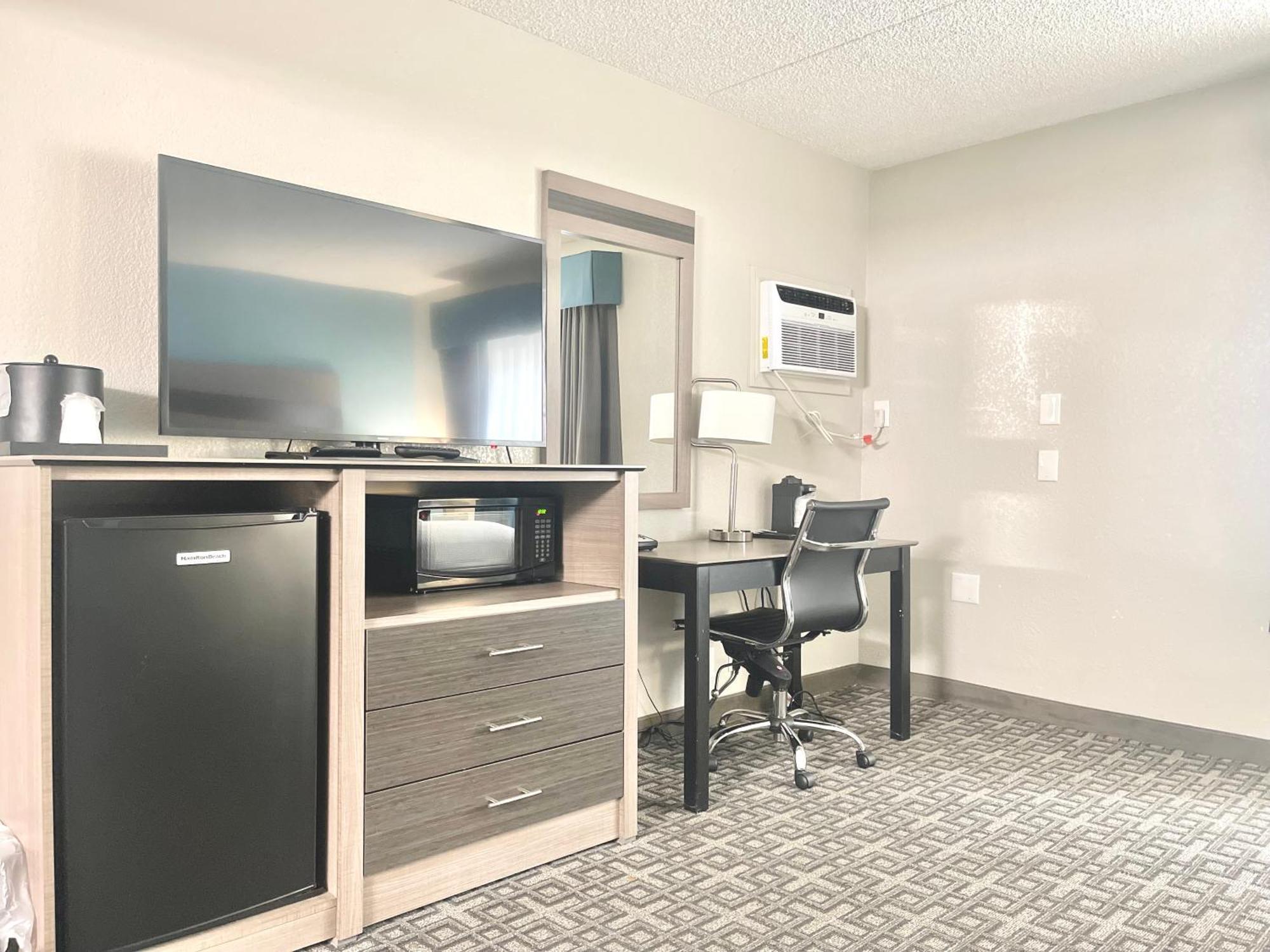 Days Inn & Suites By Wyndham Spokane Esterno foto