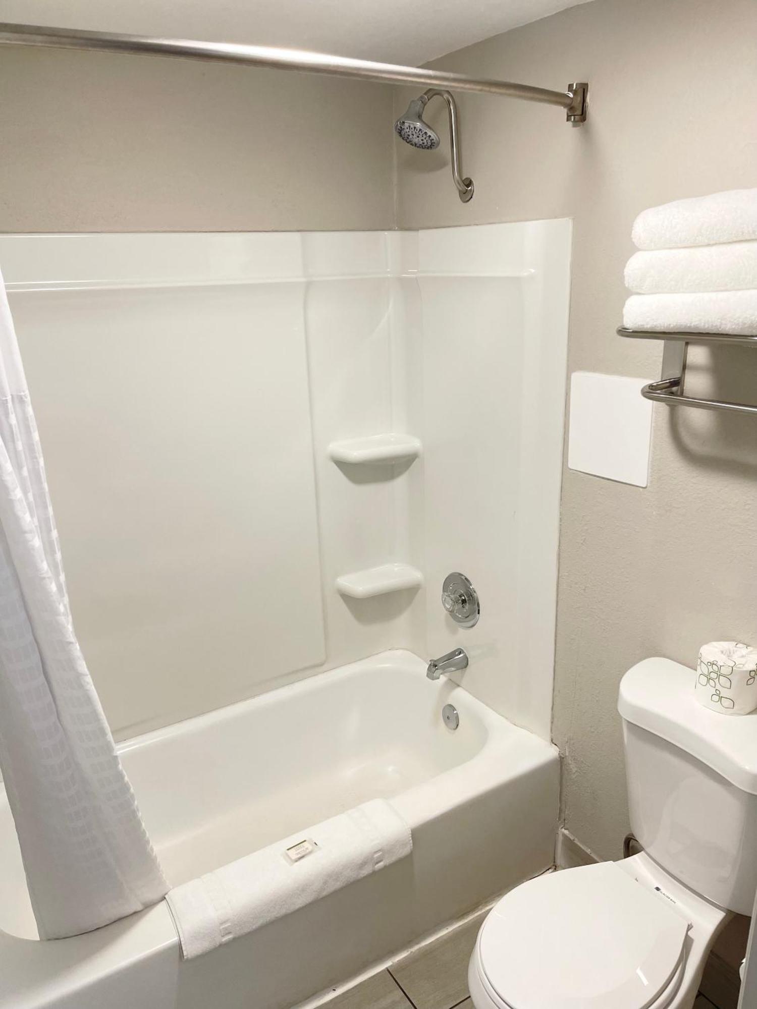 Days Inn & Suites By Wyndham Spokane Esterno foto
