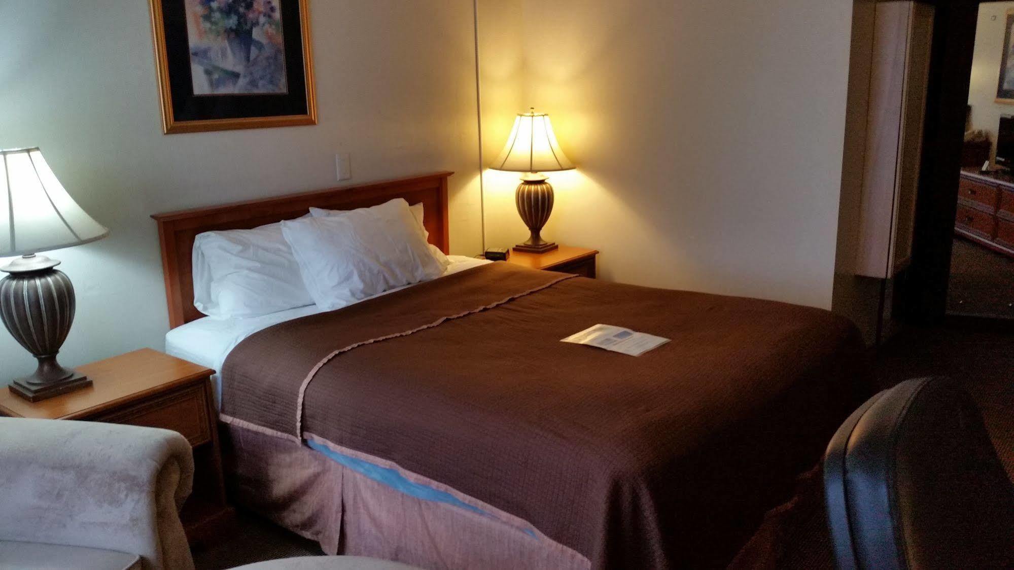 Days Inn & Suites By Wyndham Spokane Esterno foto