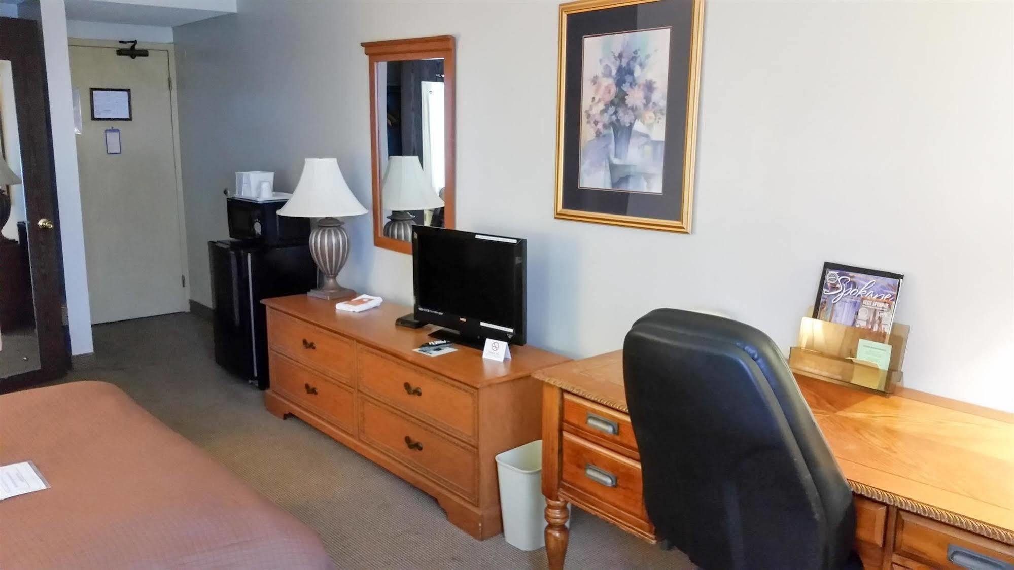Days Inn & Suites By Wyndham Spokane Esterno foto